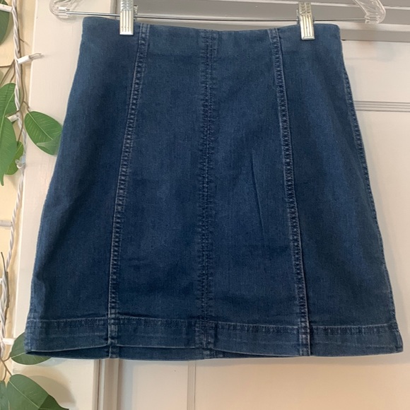 Free People denim jean blue stretchy mini skirt modern femme - Picture 2 of 8